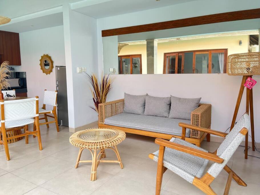 Cosy And Cheerful 2 Bedroom Villa 5Mins To Finns Canggu Buitenkant foto