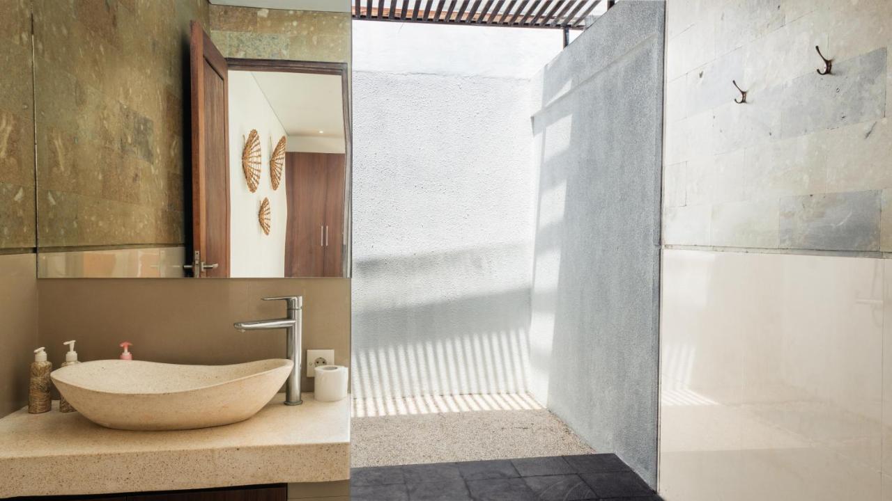 Cosy And Cheerful 2 Bedroom Villa 5Mins To Finns Canggu Buitenkant foto